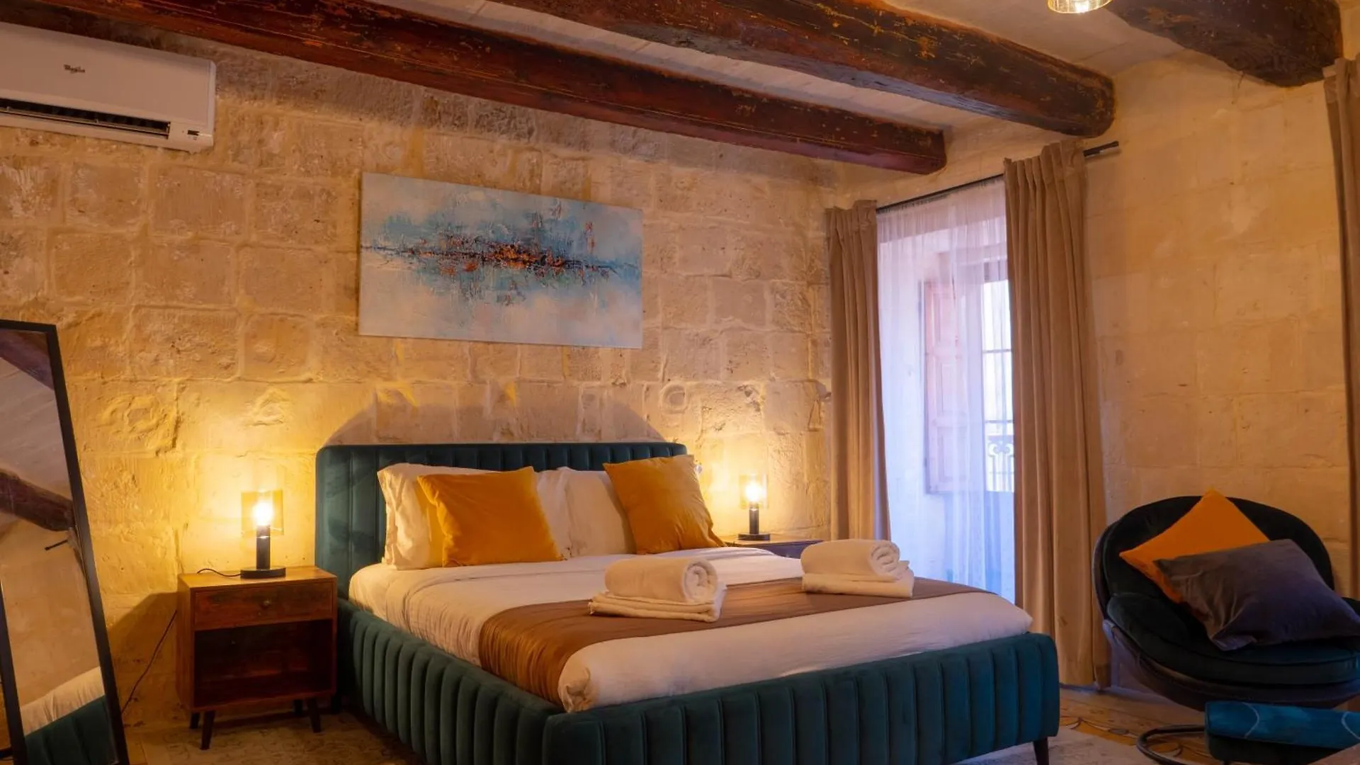 Luxury Year 1500S Palazzino In Valletta - Beautiful Rooftop Lounge Villa