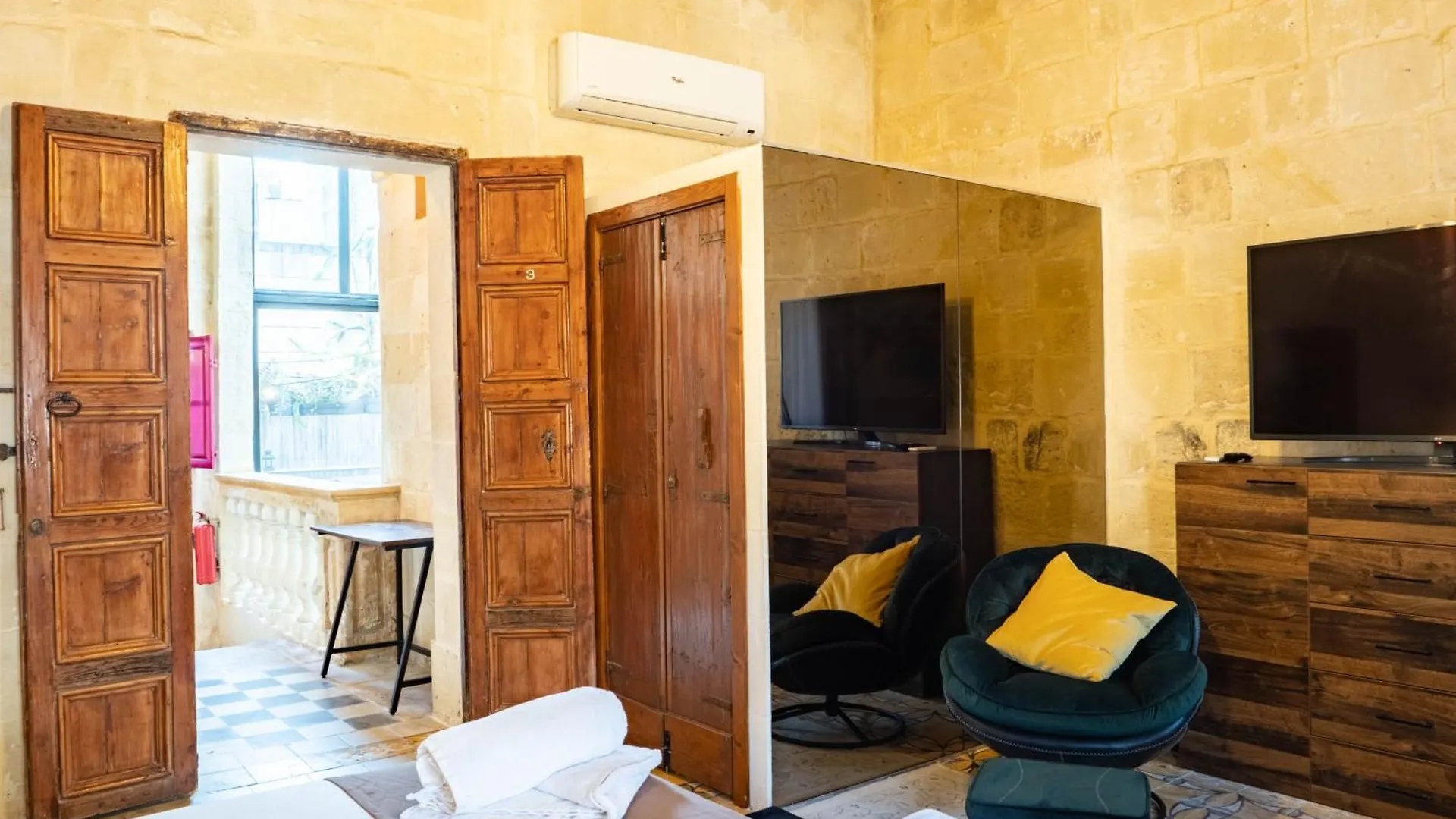 Luxury Year 1500S Palazzino In Valletta - Beautiful Rooftop Lounge Malta